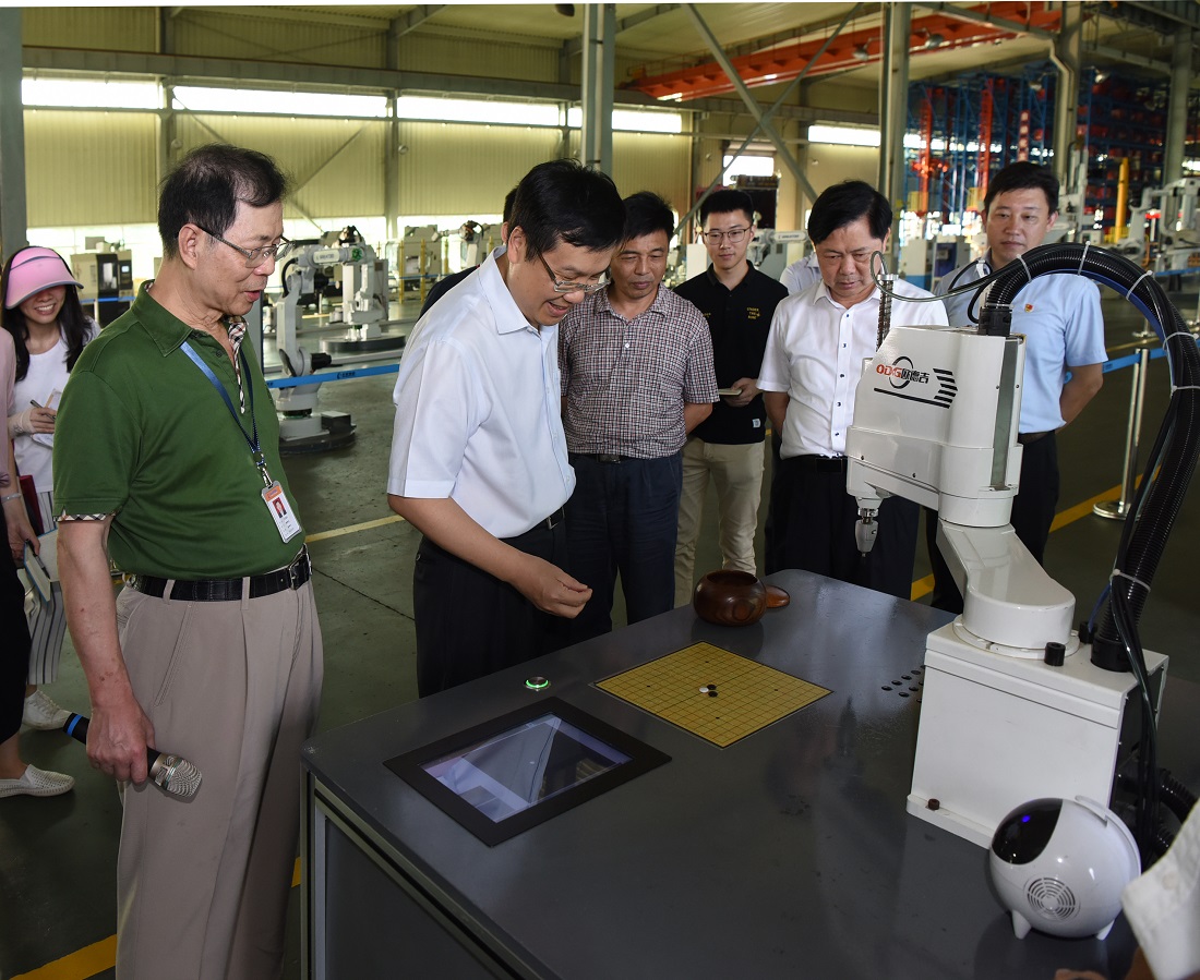 揭陽市委副書記、代市長張科蒞臨巨輪智能參觀考察